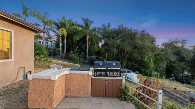 954 MIRAMAR DRIVE, Vista, CA 92081