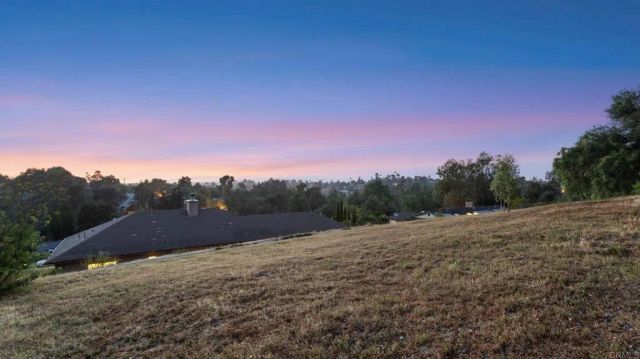 954 MIRAMAR DRIVE, Vista, CA 92081