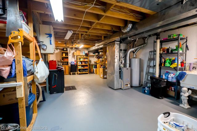 45737 Kensington, Utica, MI 48317
