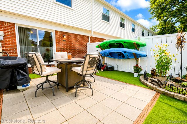 45737 Kensington, Utica, MI 48317