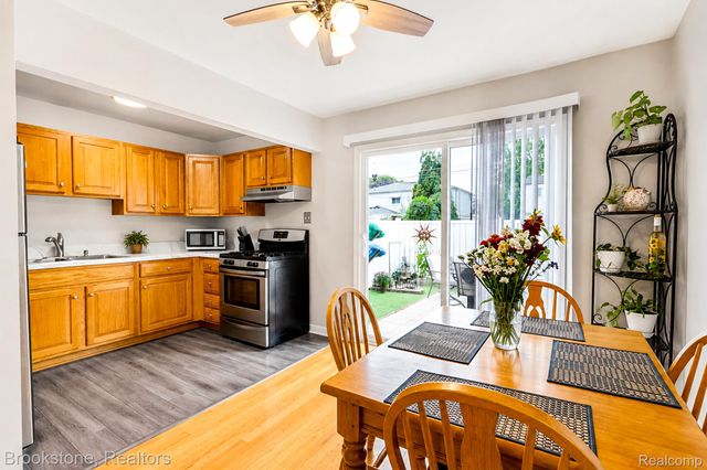 45737 Kensington, Utica, MI 48317