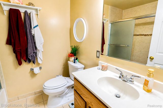 45737 Kensington, Utica, MI 48317