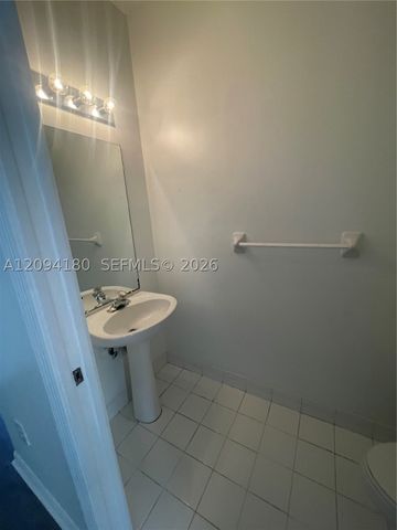 5600 NW 114th Pl 202, Doral, FL 33178