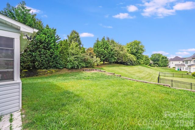 6227 Castlecove Road, Charlotte, NC 28278