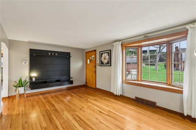 3027 Dwight Ave, Dormont, PA 15216