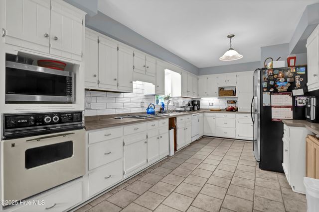 21801 Us 17 Highway, Hampstead, NC 28443