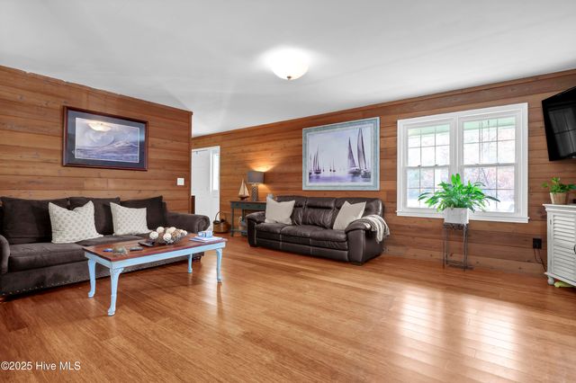 21801 Us 17 Highway, Hampstead, NC 28443