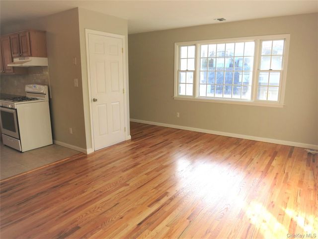 56 Linwood Road N 2nd Fl, Port Washington, NY 11050