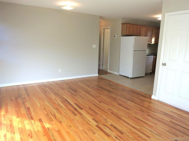 56 Linwood Road N 2nd Fl, Port Washington, NY 11050