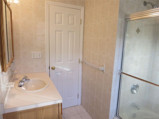 56 Linwood Road N 2nd Fl, Port Washington, NY 11050