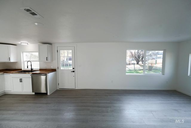 436 2nd St N, Nampa, ID 83687