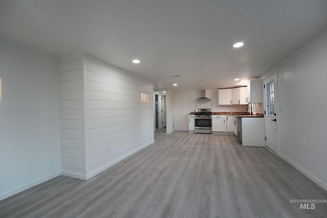 436 2nd St N, Nampa, ID 83687