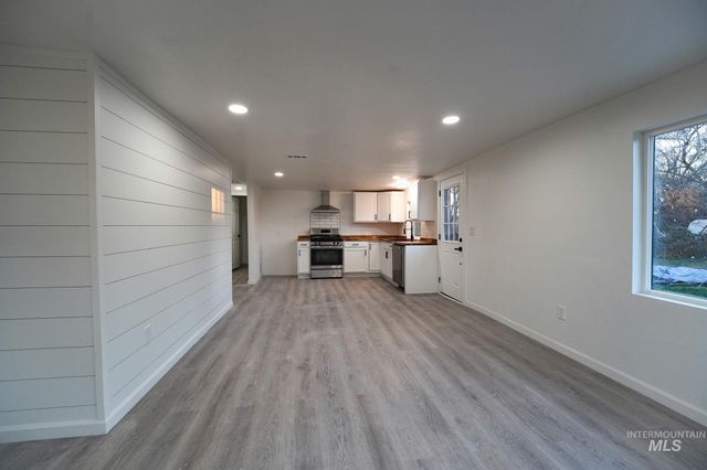 436 2nd St N, Nampa, ID 83687