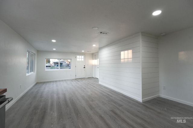 436 2nd St N, Nampa, ID 83687