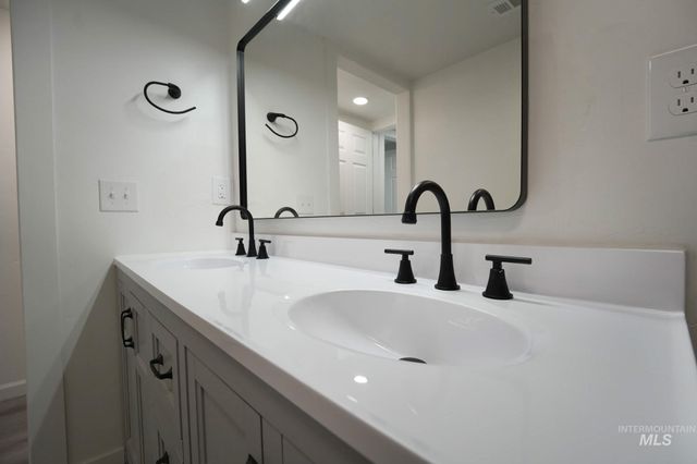 436 2nd St N, Nampa, ID 83687