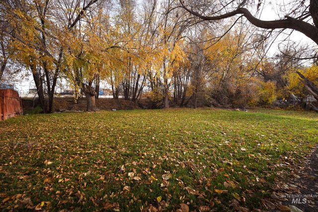 436 2nd St N, Nampa, ID 83687