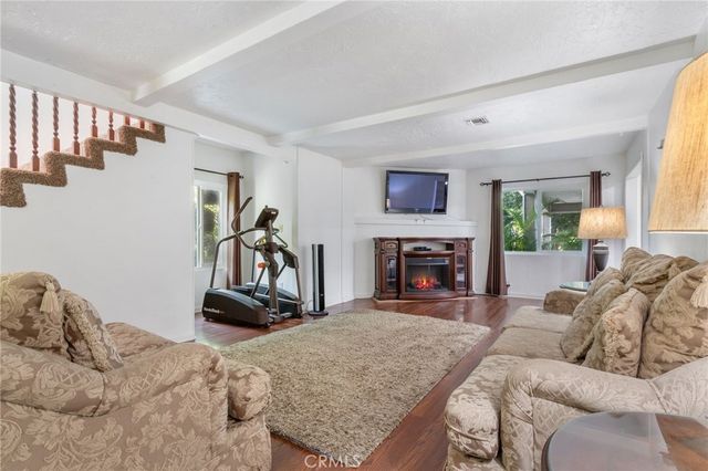 9340 Burnet Ave, North Hills, CA 91343