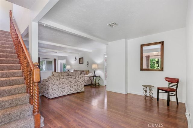 9340 Burnet Ave, North Hills, CA 91343