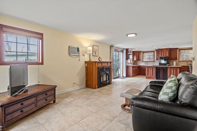 816 E Mayfair Road, Arlington Heights, IL 60005