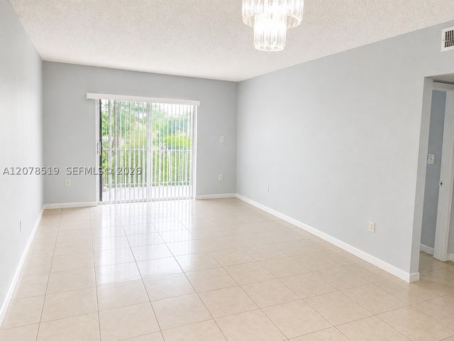 10850 W Flagler St D314, Sweetwater, FL 33174