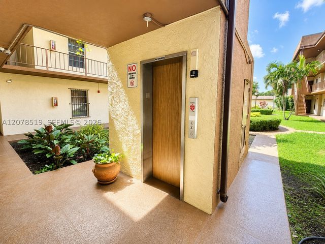 10850 W Flagler St D314, Sweetwater, FL 33174