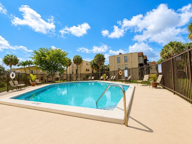 10850 W Flagler St D314, Sweetwater, FL 33174