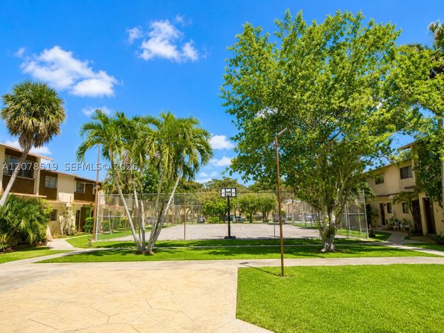10850 W Flagler St D314, Sweetwater, FL 33174