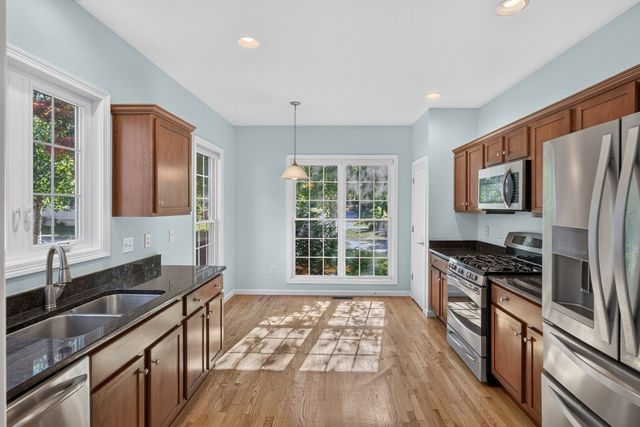 6 Autumn Glen, Plymouth, MA 02360