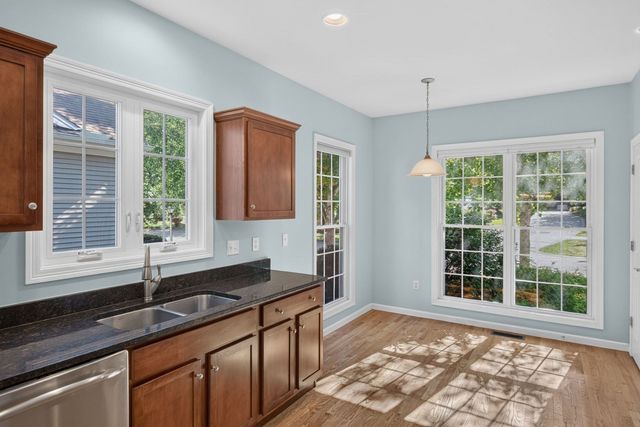 6 Autumn Glen, Plymouth, MA 02360