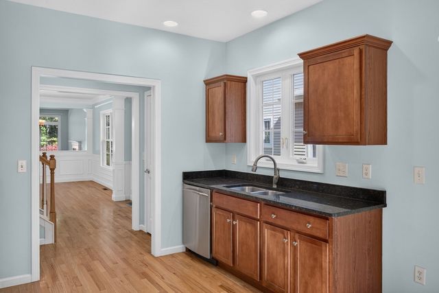 6 Autumn Glen, Plymouth, MA 02360