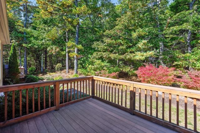 6 Autumn Glen, Plymouth, MA 02360