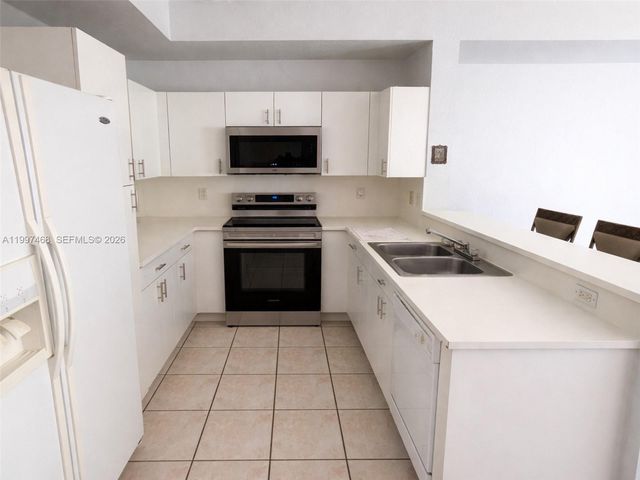 11026 NW 43rd Ter, Doral, FL 33178