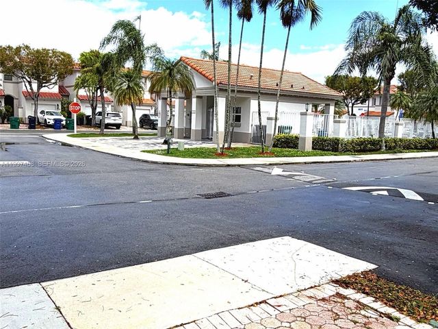 11026 NW 43rd Ter, Doral, FL 33178