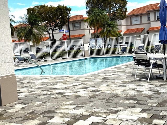 11026 NW 43rd Ter, Doral, FL 33178