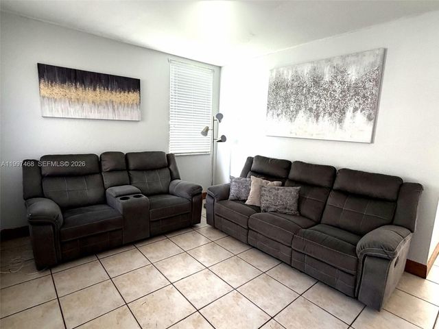 11026 NW 43rd Ter, Doral, FL 33178