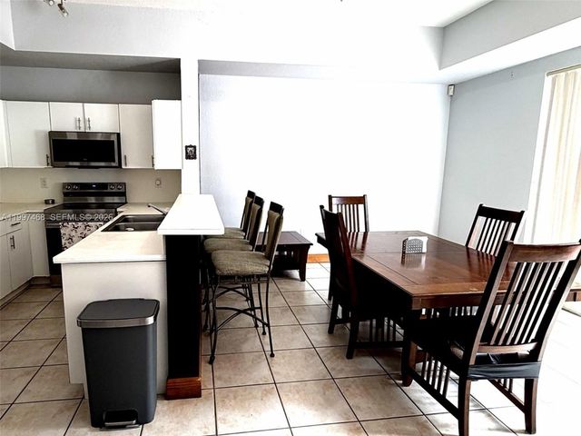 11026 NW 43rd Ter, Doral, FL 33178