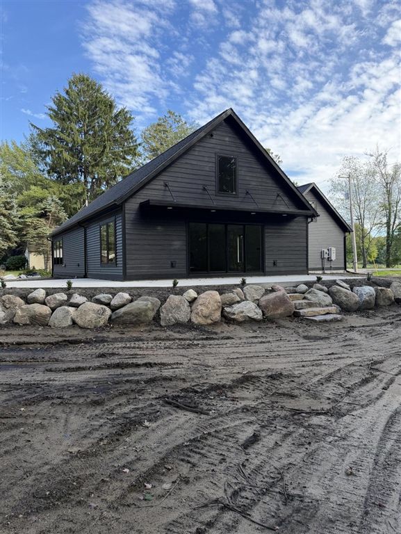770 W Pontaluna Road, Norton Shores, MI 49444