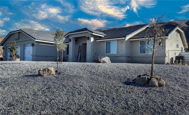 22227 Skyline, Apple Valley, CA 92308