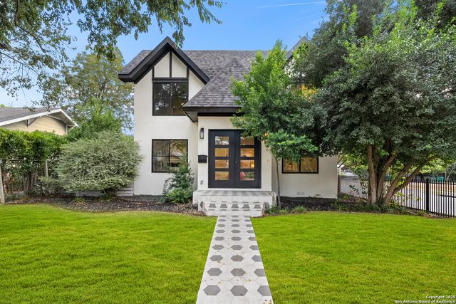 300 Queen Anne Ct, San Antonio, TX 78209