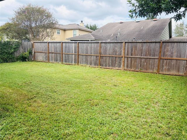 4015 Fairhope Oak Street, Pasadena, TX 77503