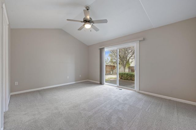 2055 NW Larch Avenue, Redmond, OR 97756