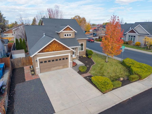 2055 NW Larch Avenue, Redmond, OR 97756