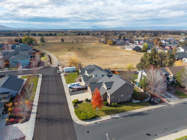 2055 NW Larch Avenue, Redmond, OR 97756