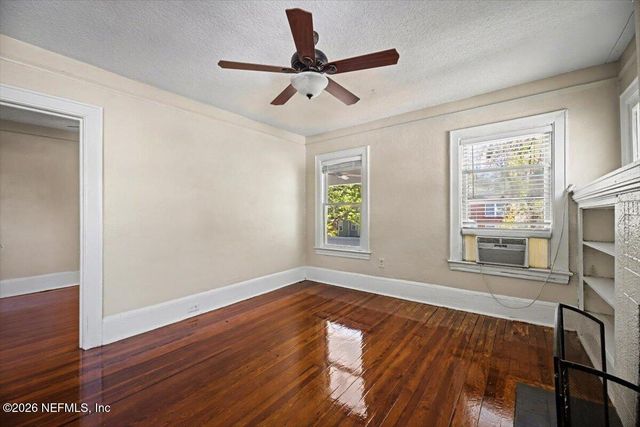 1527 NALDO Avenue, Jacksonville, FL 32207