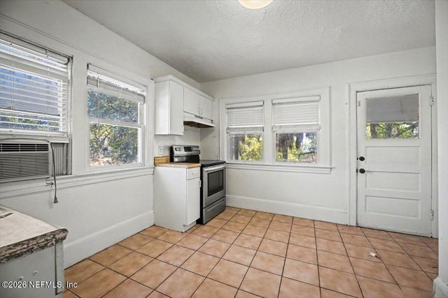 1527 NALDO Avenue, Jacksonville, FL 32207