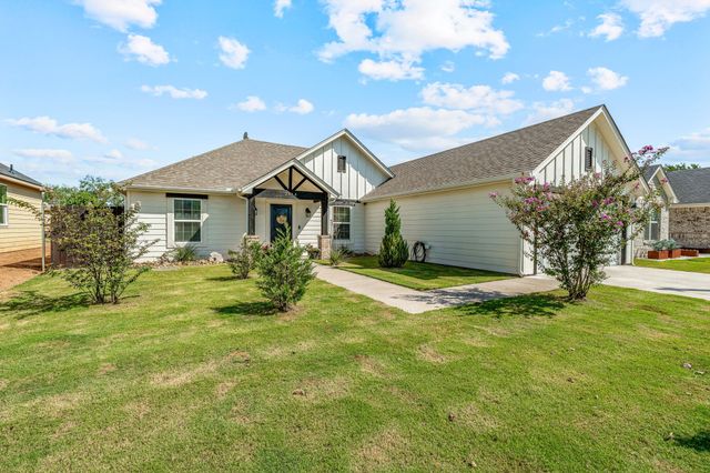2414 Creek Drive, Granbury, TX 76048