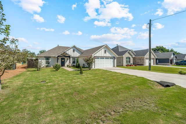 2414 Creek Drive, Granbury, TX 76048