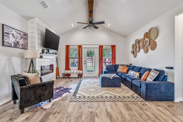 2414 Creek Drive, Granbury, TX 76048