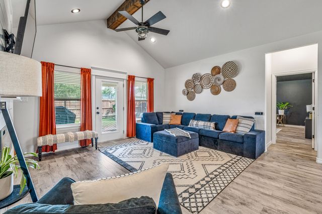 2414 Creek Drive, Granbury, TX 76048
