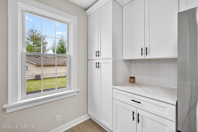 10117 Whipps Mill Rd, Louisville, KY 40223